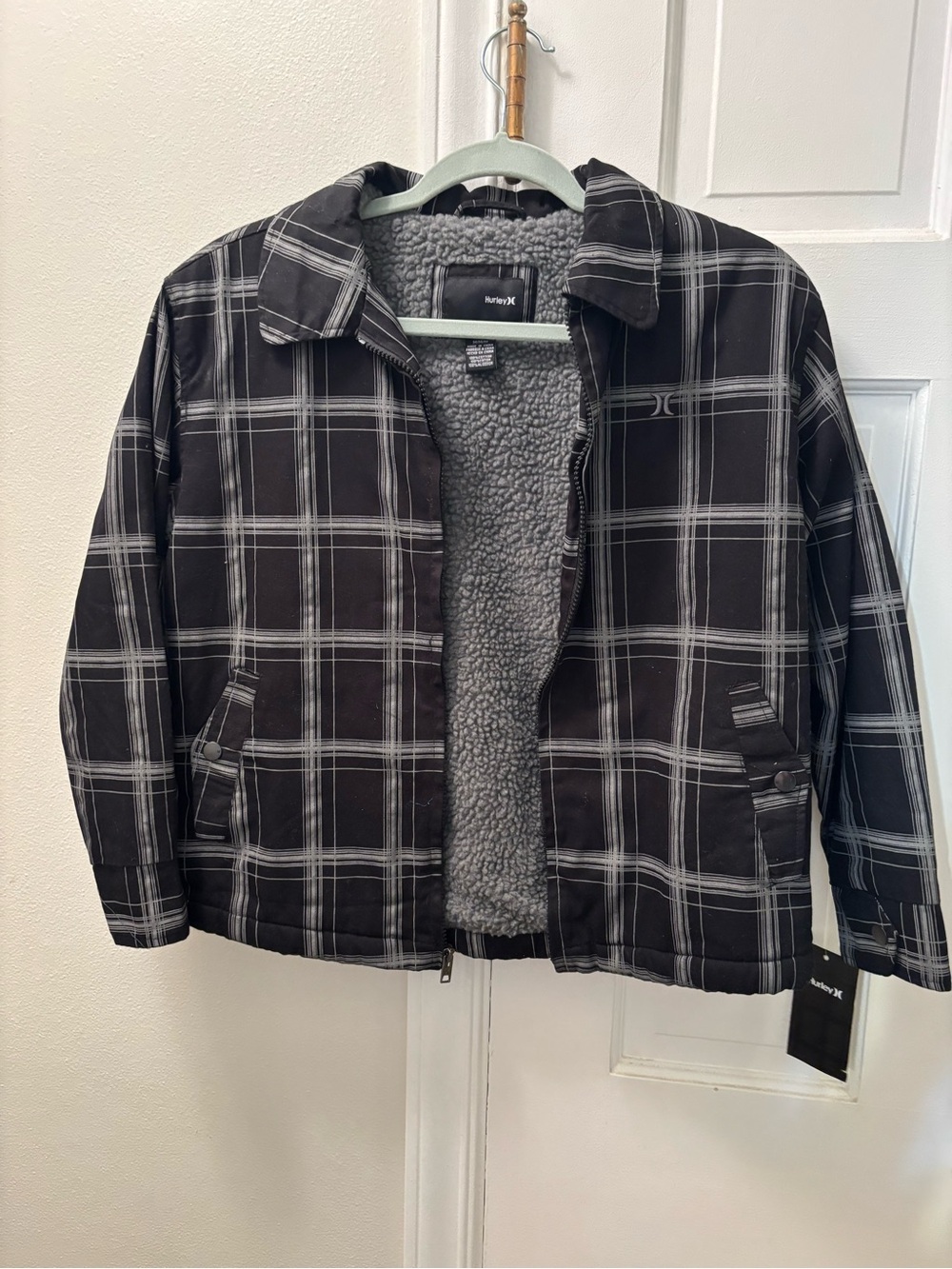 Hurley Black Plaid Kids Jacket with Gray Accent Sherpa Lining
Size M